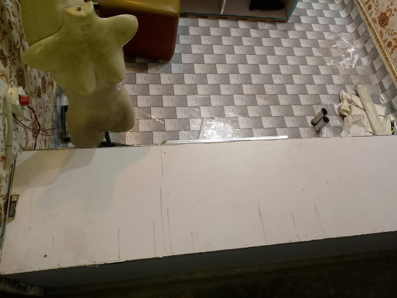 wooden counter

                                                            alt=