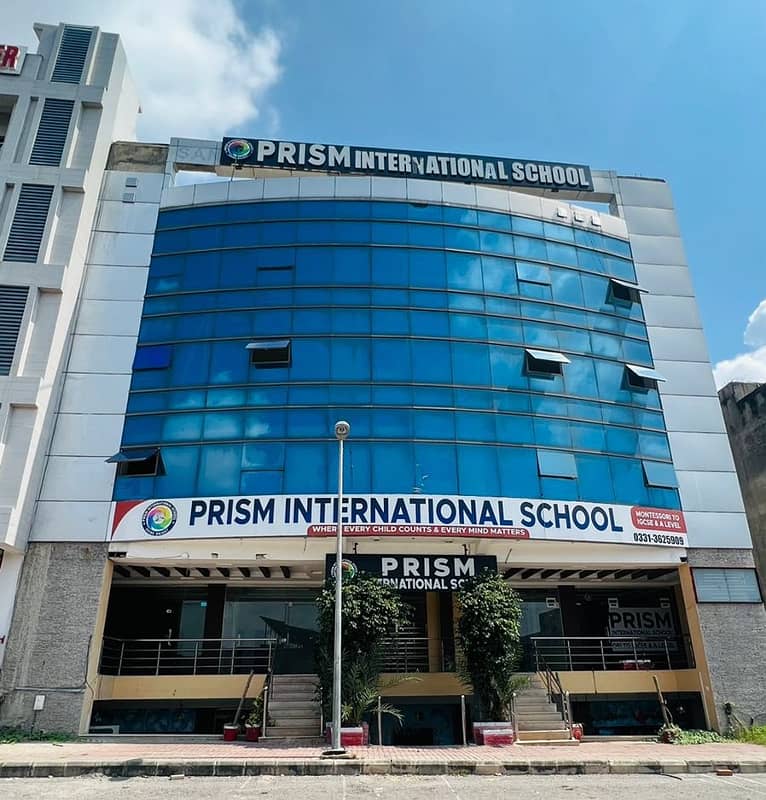 Comercial space, Apartments to sublet, Complete building

                                                            alt=