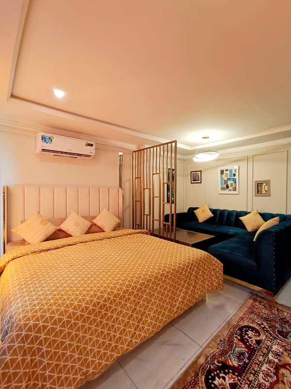 Per day Luxury studio apartment available

                                                            alt=