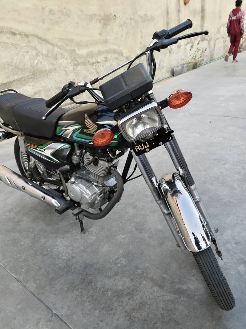 Honda CG 125_ Urgent Sale |2023 Model|"03224157664"

                                                            alt=