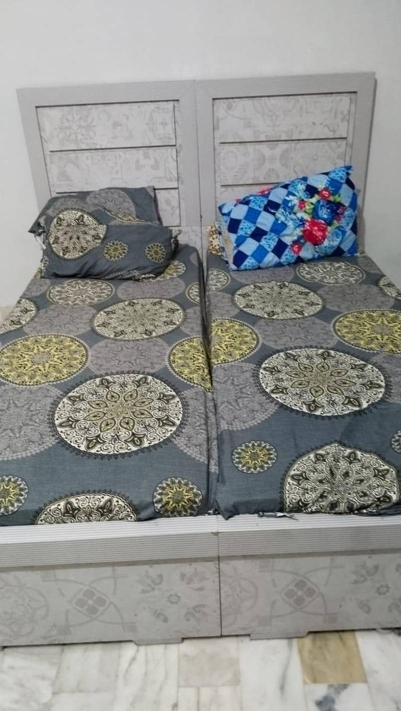 new condition furniture 2 sets of furniture

                                                            alt=