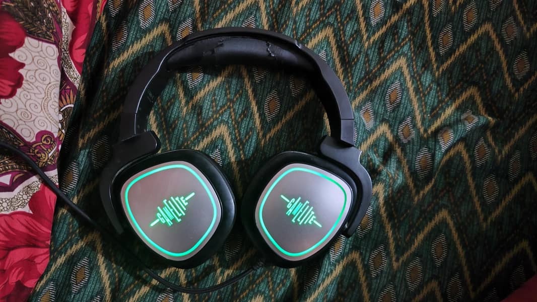 Gaming Headphone full RGP light best sound with mic

                                                            alt=