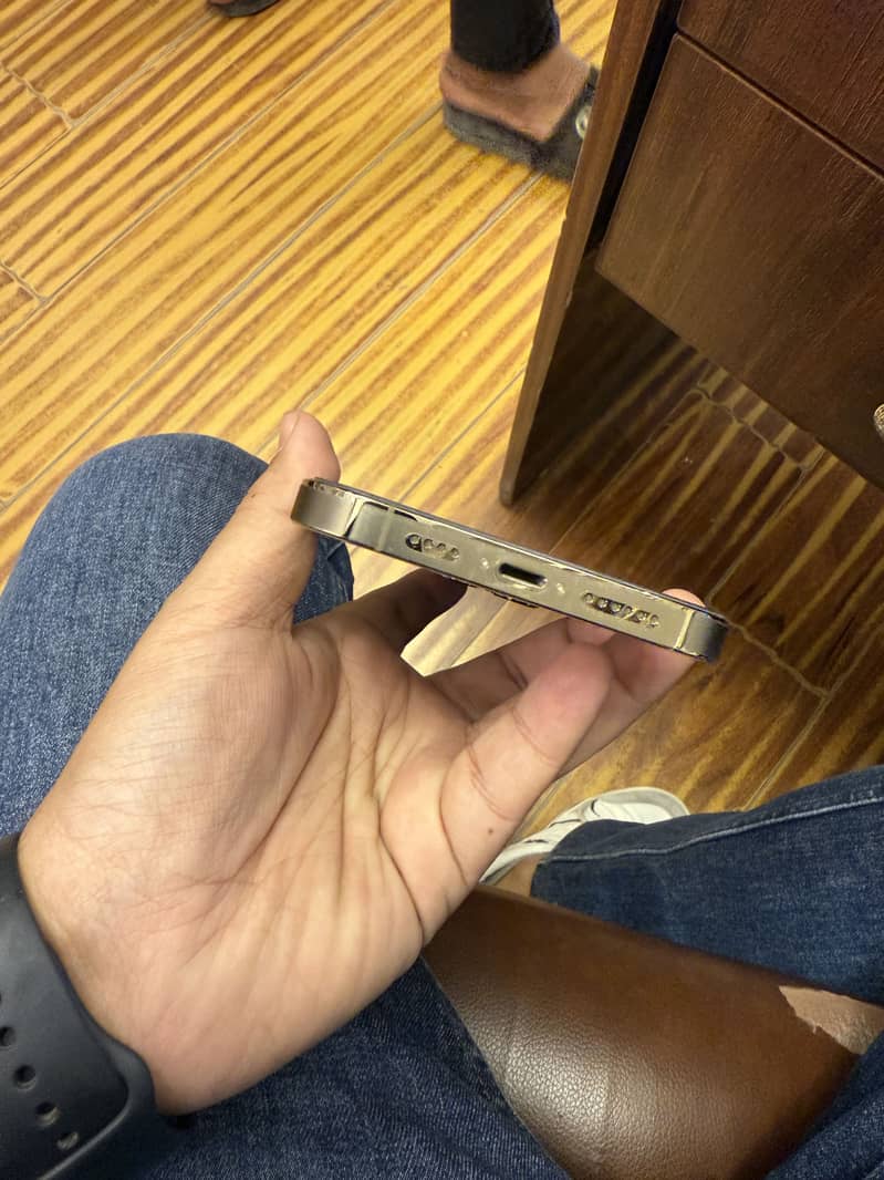 Iphone 14 pro max 256g pta approved in excellent condition

                                                            alt=