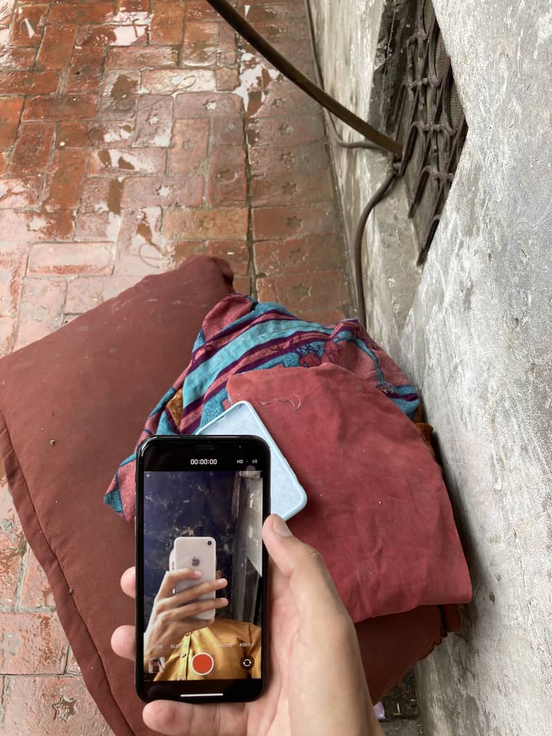 I phone xs

                                                            alt=