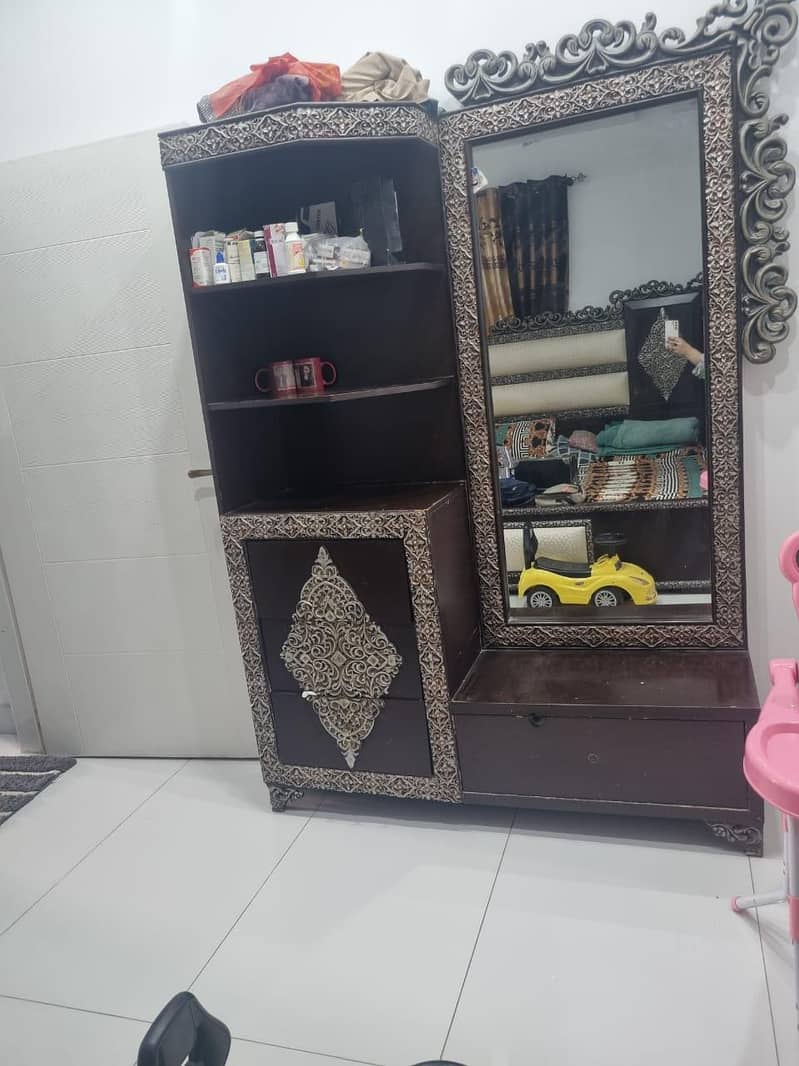 dressing table

                                                            alt=