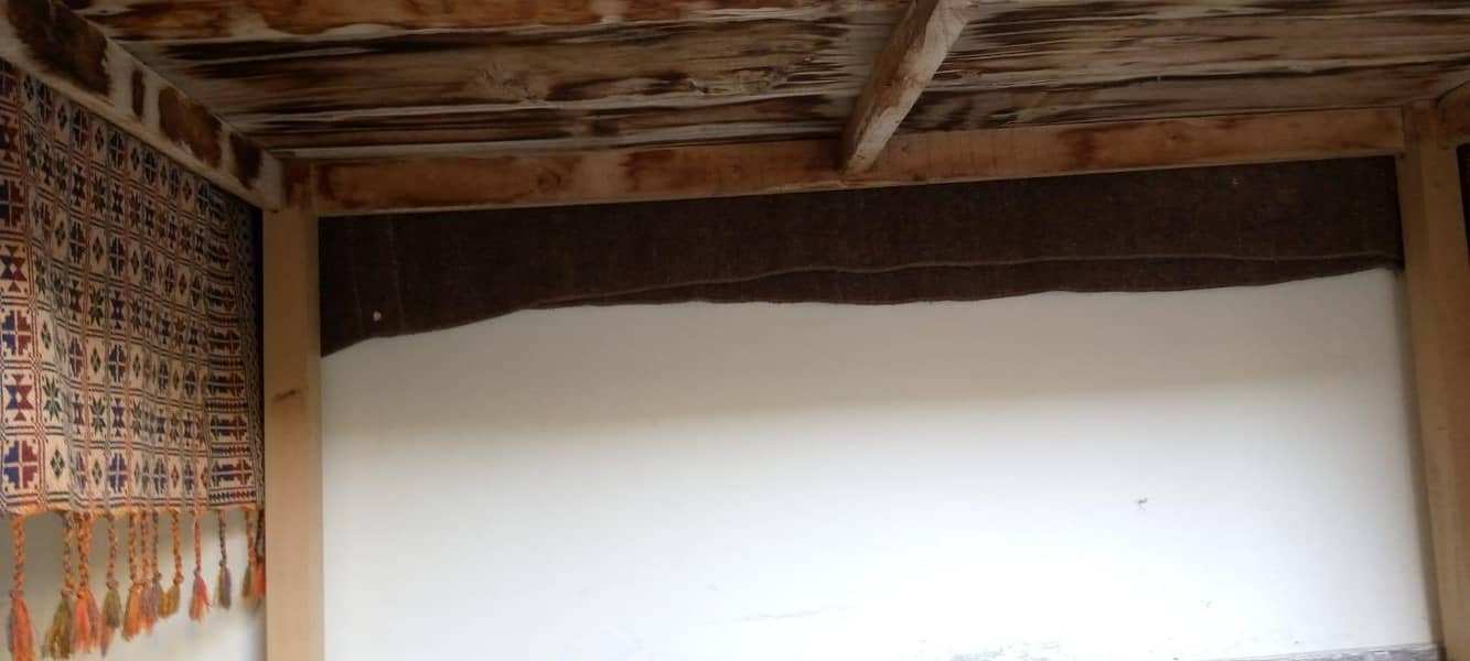 Iron Table Made of Old Wood

                                                            alt=