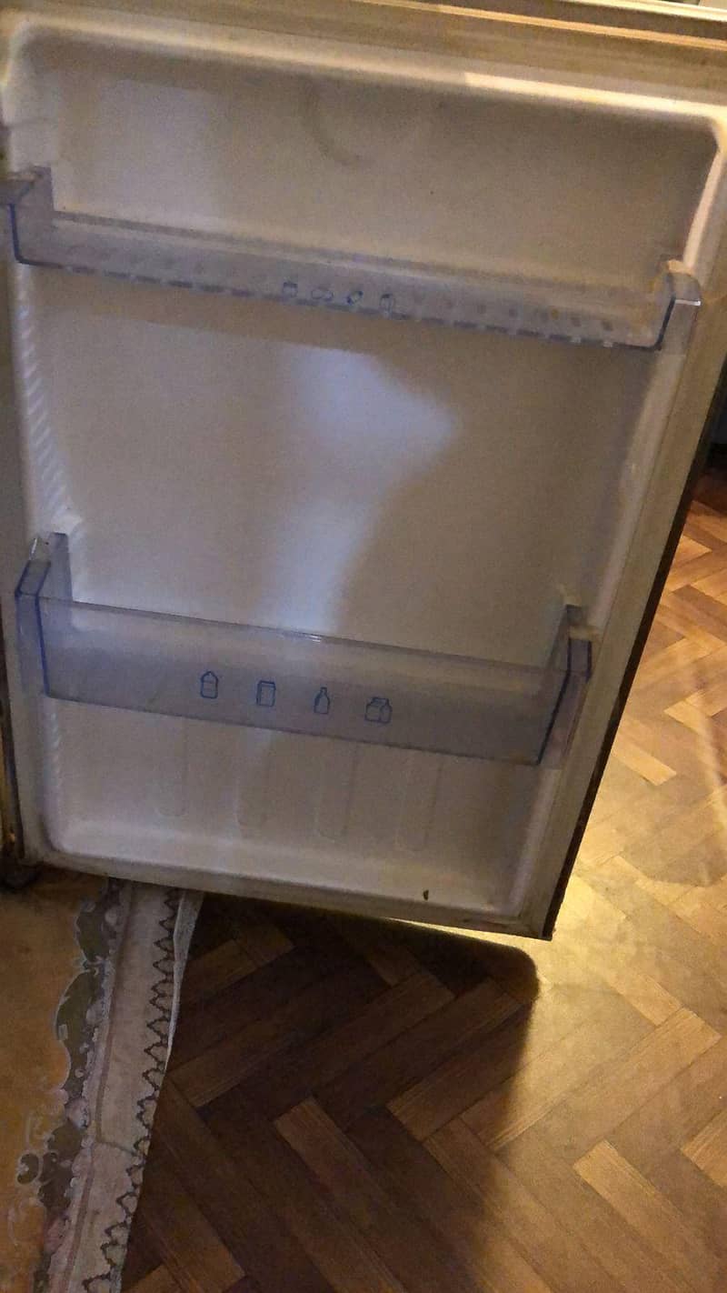 urgent sale hier fridge

                                                            alt=