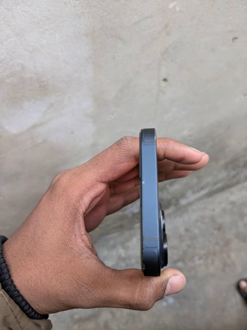 I phone 13

                                                            alt=