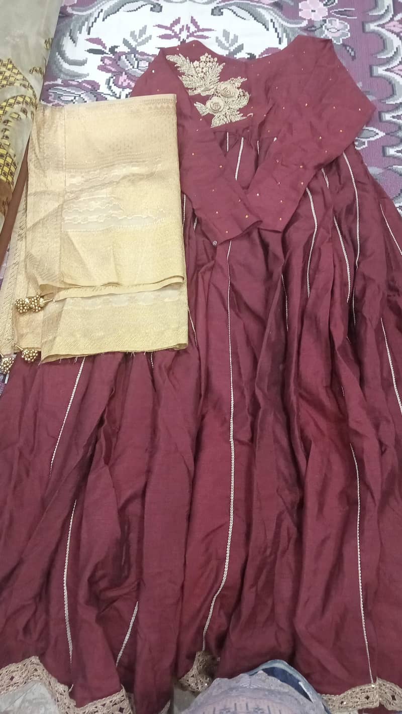 raw silk and organza dreses

                                                            alt=