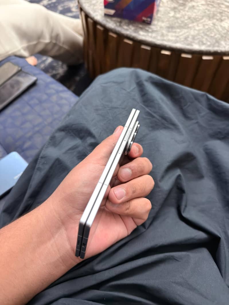 full brand new galaxy fold 7 pta aproved 512 gb 3 months use

                                                            alt=