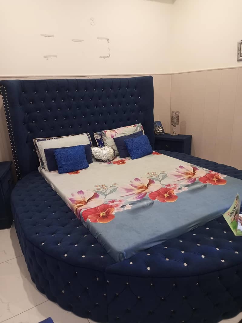 bed with sidetables and mattress

                                                            alt=