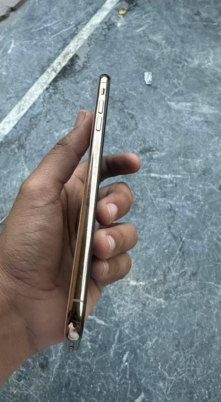 iPhone Xs Max PTA approved

                                                            alt=