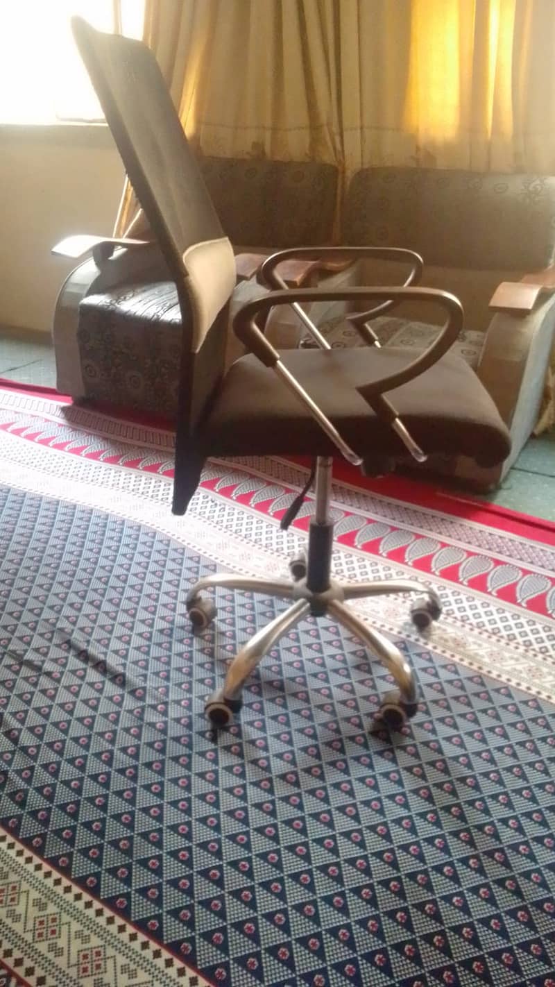 Hydraulic Office Chair

                                                            alt=