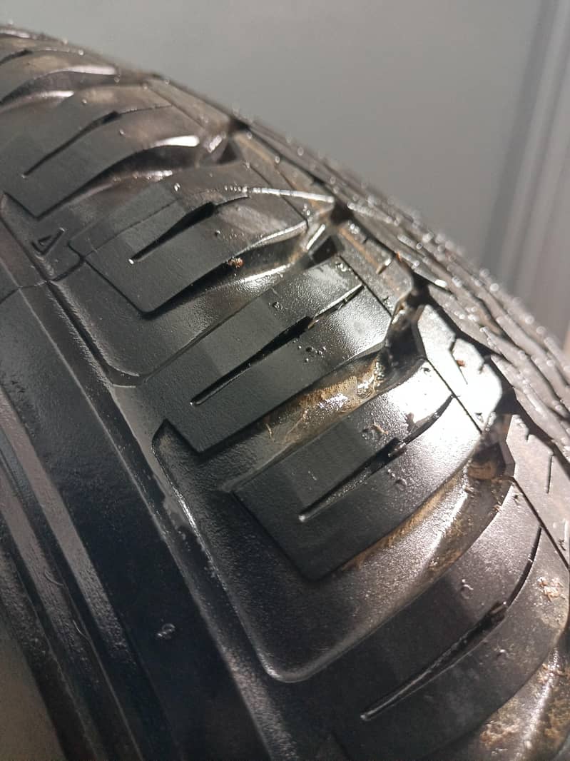 DUNLOP TYRE 265/65 R17

                                                            alt=