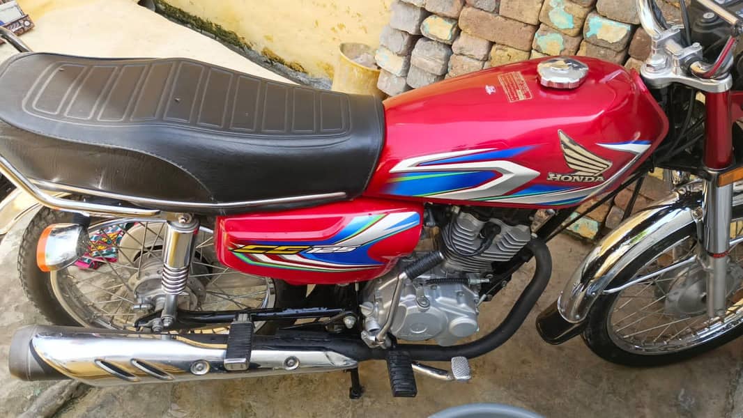 Honda 125 cg bike for sale hai 2022 model hai 0325/5489/098

                                                            alt=