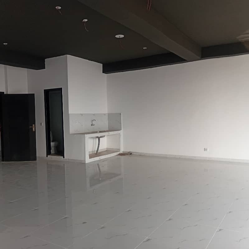 Brand New 600 Sqft Office Floor Available For Rent

                                                            alt=