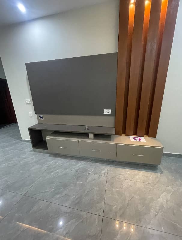 1 kanal new 4bed Upper Portion For Rent

                                                            alt=