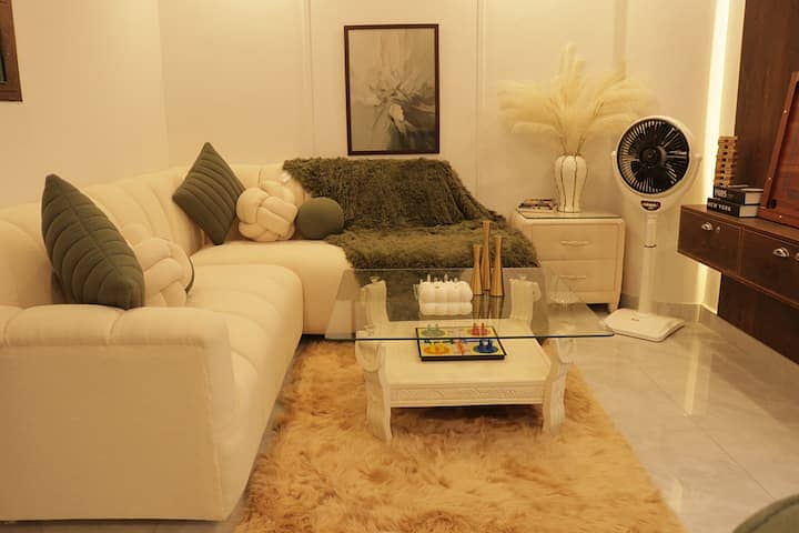 Luxury Apartment for Daily basis Rent in Bahria Town Lahore

                                                            alt=