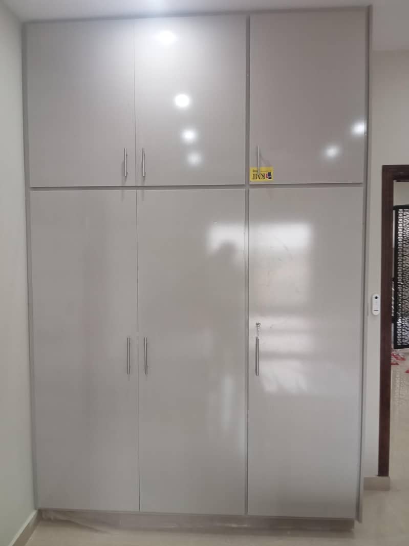 BOYS HOSTEL/SHARING ROOMS FOR RENT(MUSTAFA TOWN WAHDAT ROAD LAHORE)

                                                            alt=