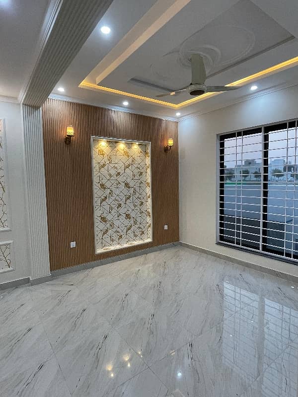 5 Marla Victorian Luxury House for Sale Bahria Nasheman Lahore

                                                            alt=