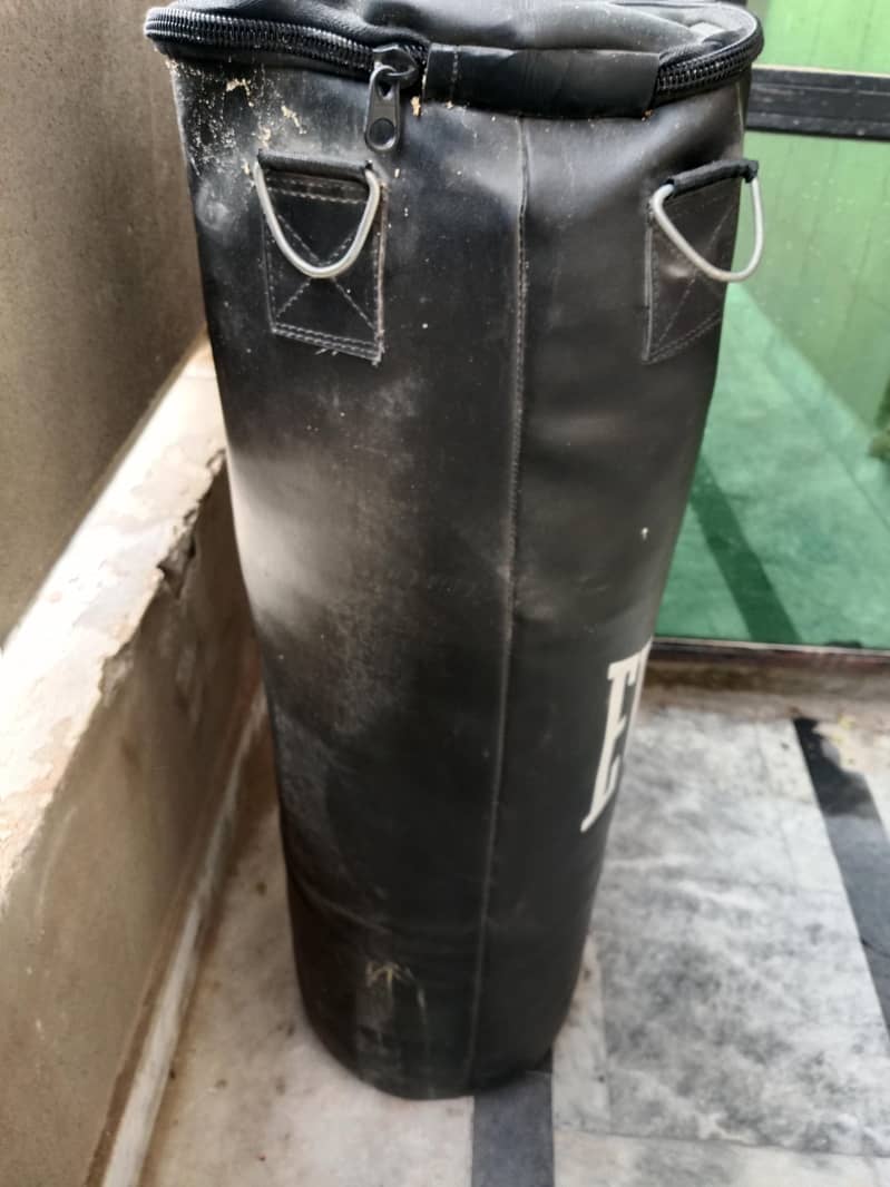 Leather Boxing bag

                                                            alt=