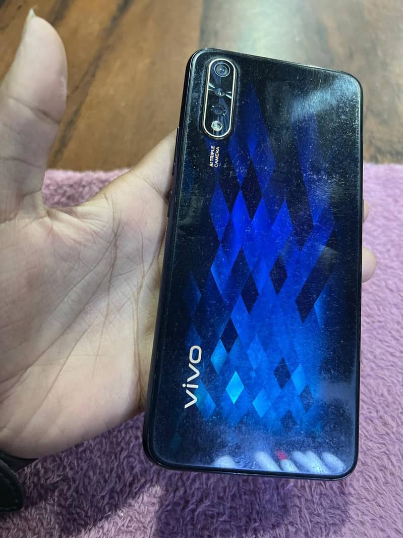 Vivo S1

                                                            alt=