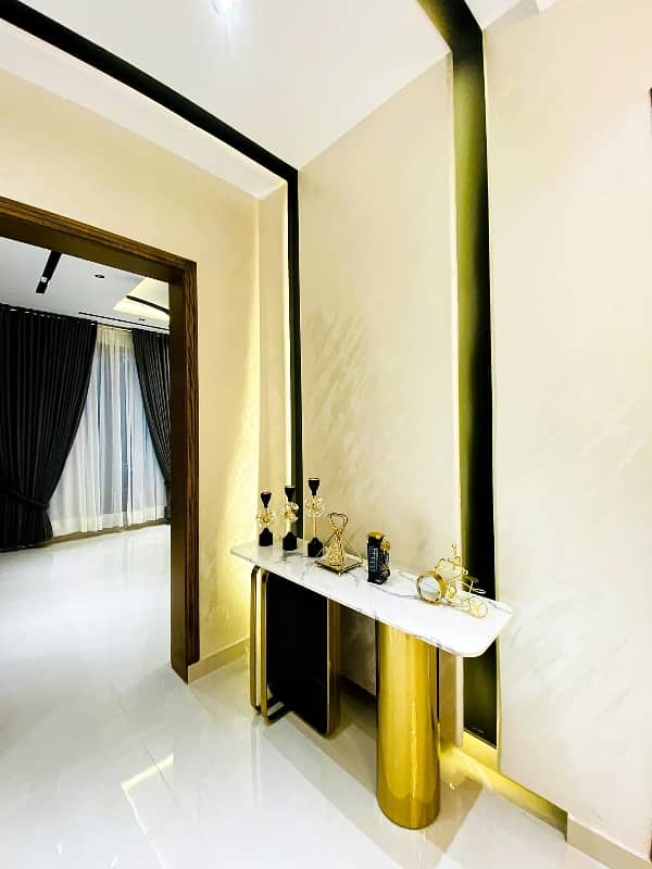 10 MARLA BRAND NEW LUXURY HOUSE FOR SALE

                                                            alt=