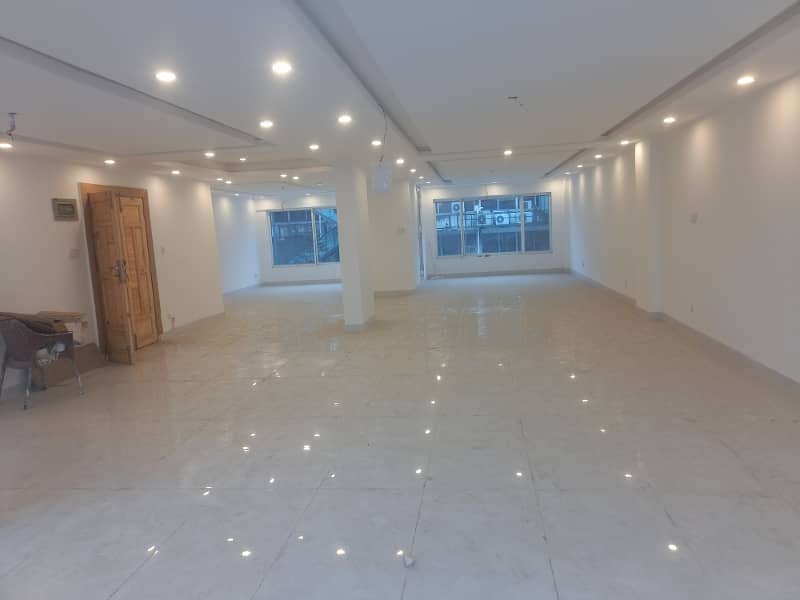 Blue Area Office 1400 Square Feet Jinnah Avenue For Rent

                                                            alt=