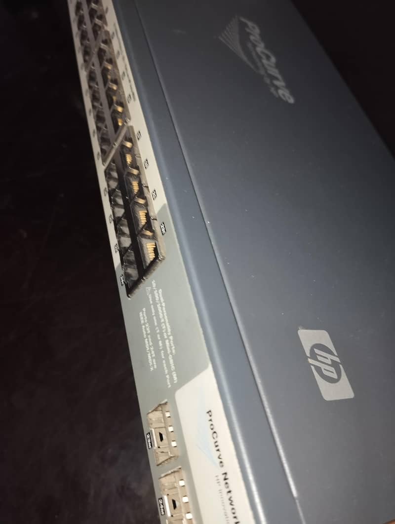 hp 24 port gigabit networking switch

                                                            alt=