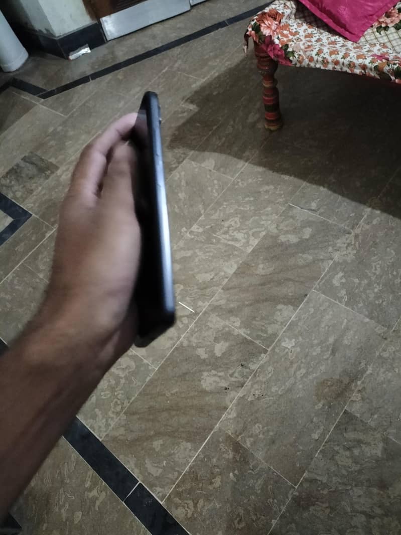 Exchange Redmi note 11 pro 10/9.5 condition with original accessories

                                                            alt=