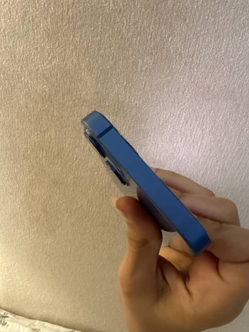 iphone 13(Blue) 128GB

                                                            alt=