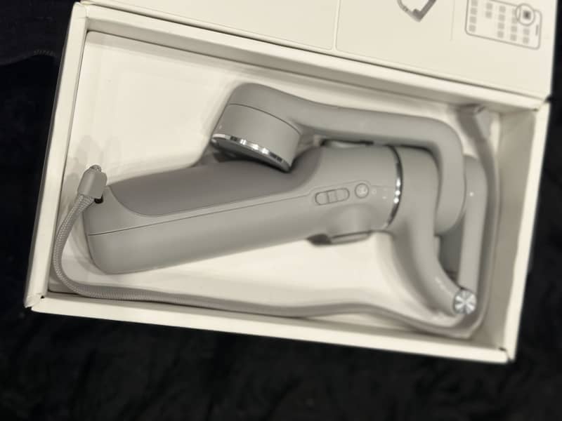 DJI OM 5 gimbal for mobile professional

                                                            alt=