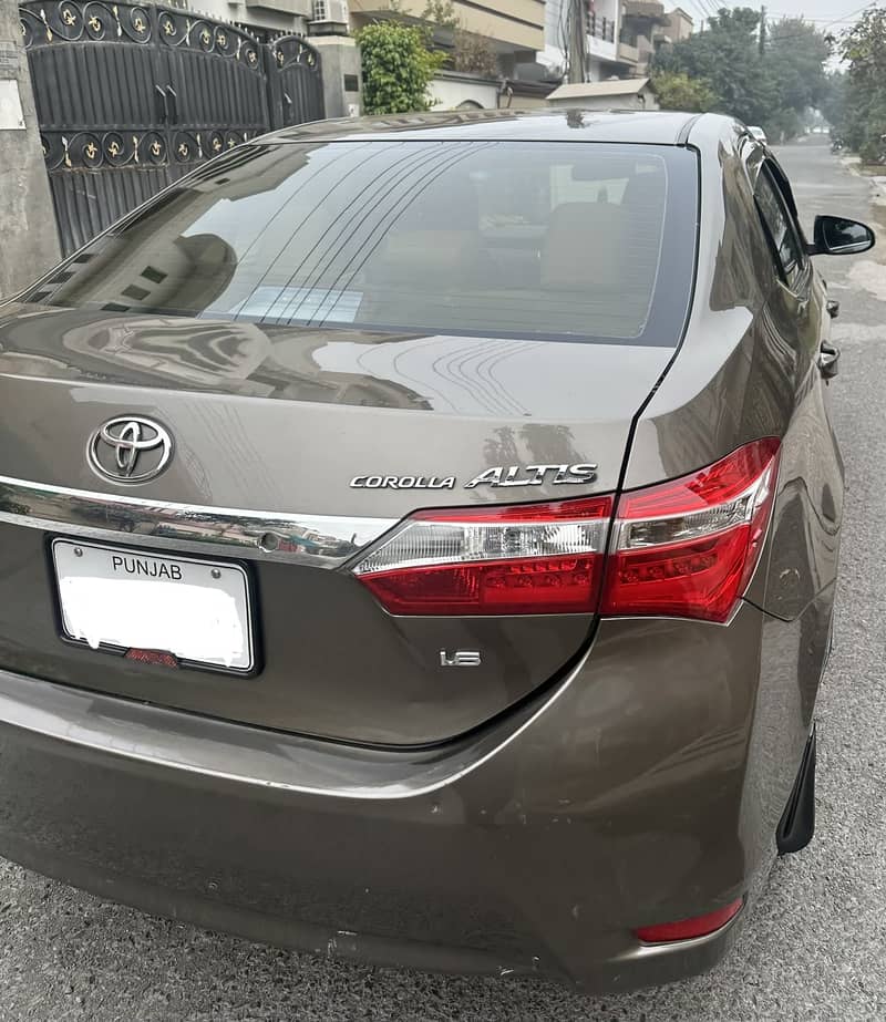 Toyota Corolla Altis 2015

                                                            alt=