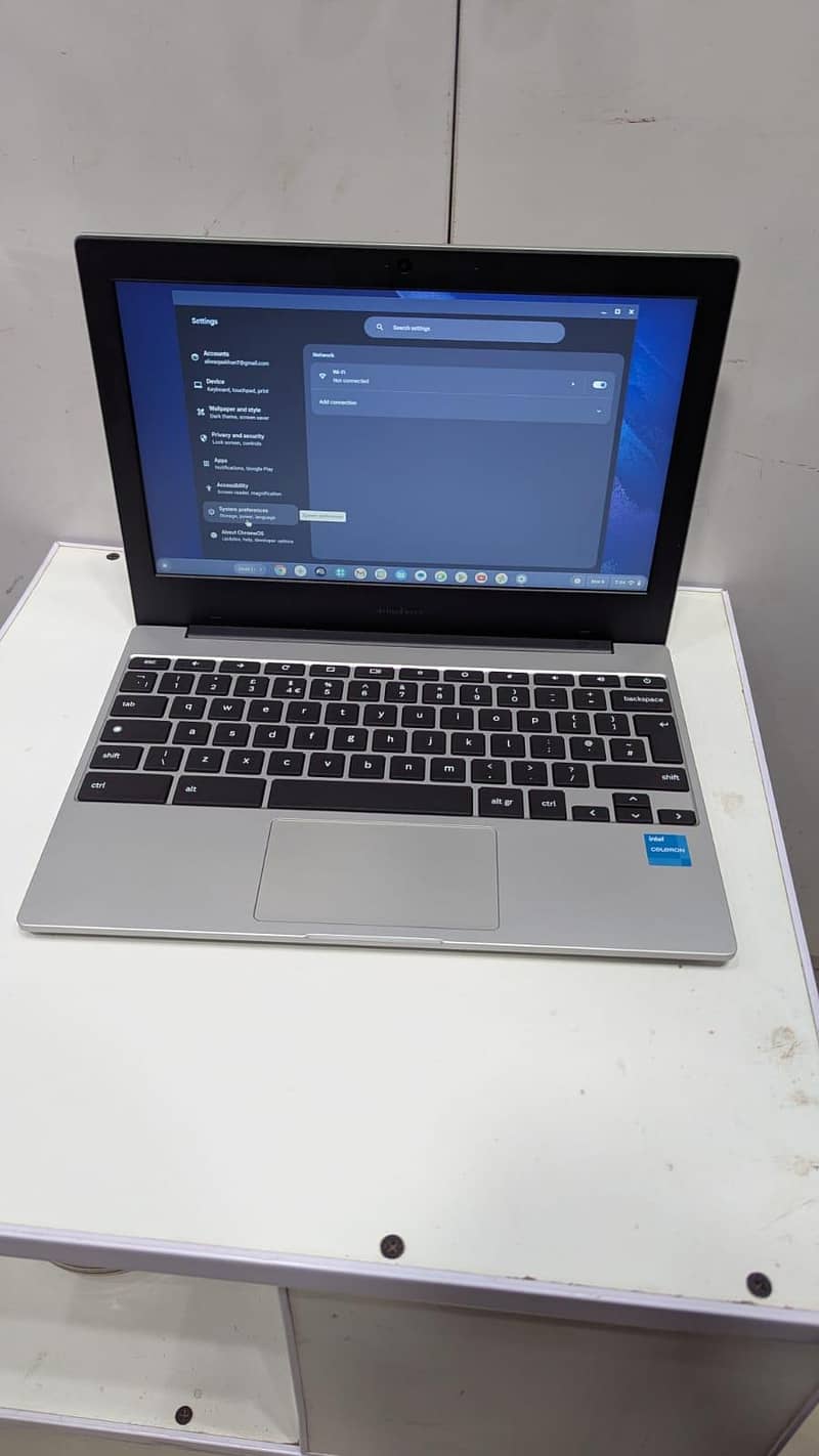 Samsung Galaxy Chrome book Go Brand new

                                                            alt=
