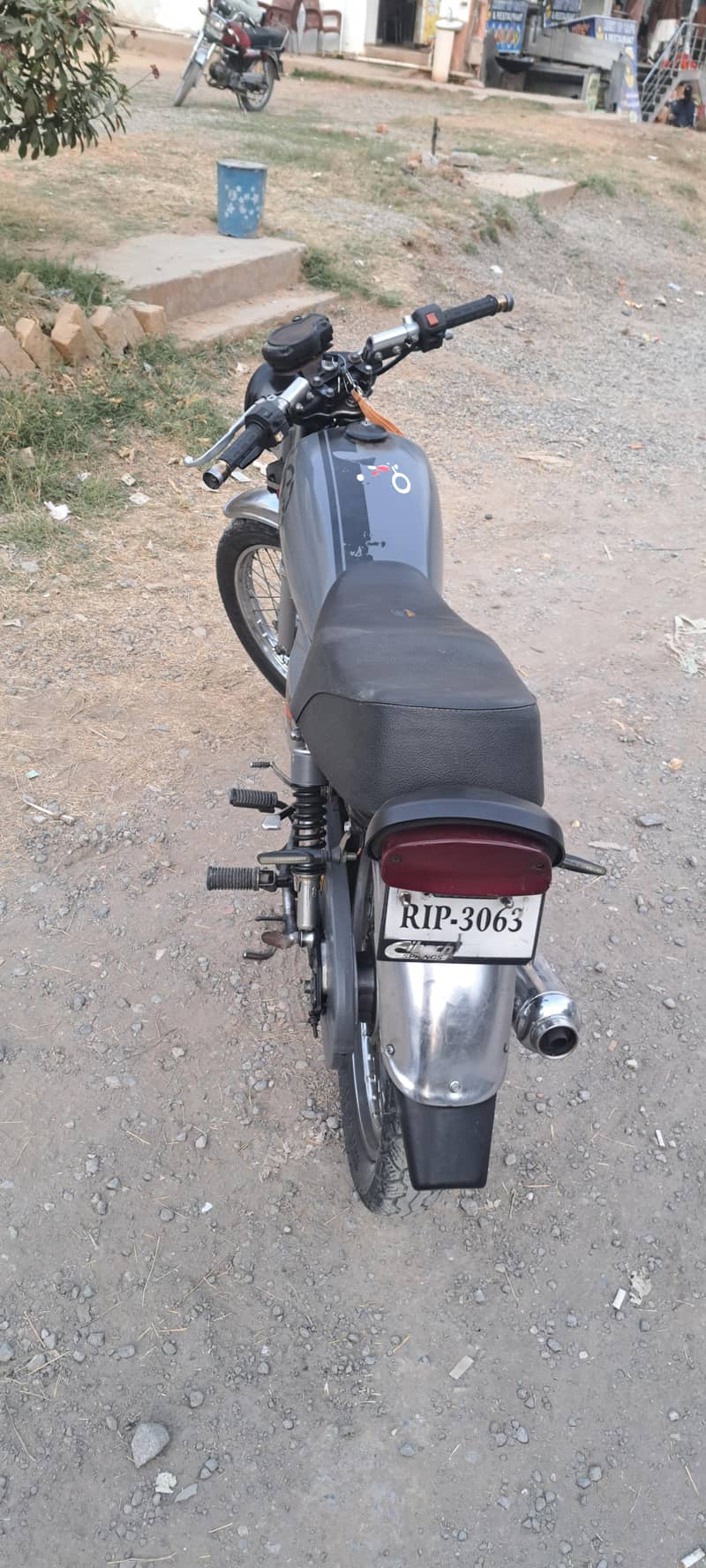 suzuki gs 150

                                                            alt=