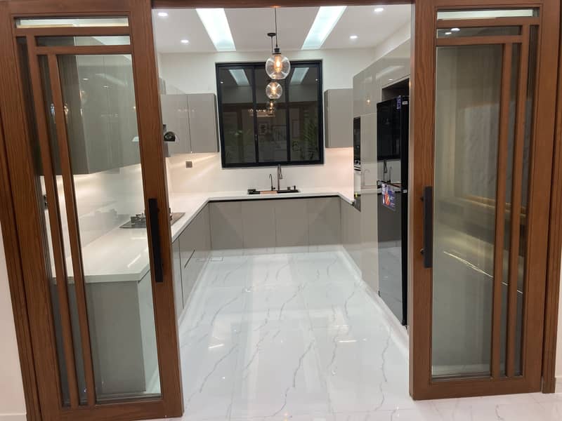 10 Marla Brand New aesthetic House for Sale in Bahria Town Lahore

                                                            alt=