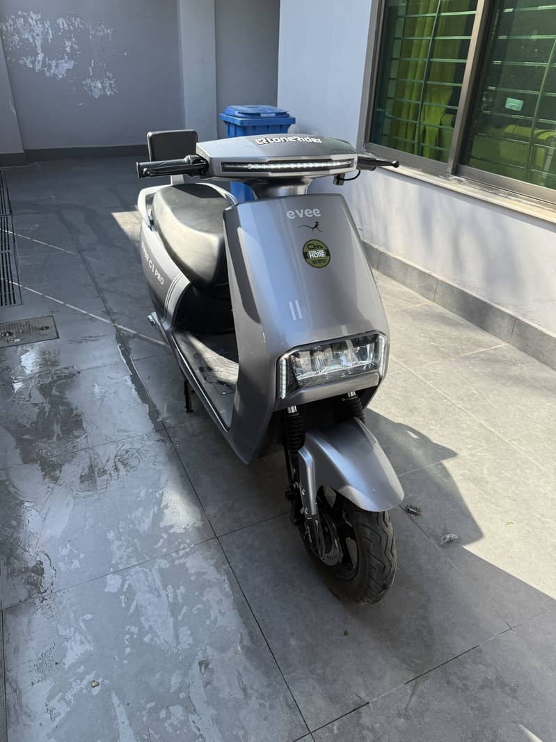 EVEE C1 PRO - 500 KMs Only!

                                                            alt=