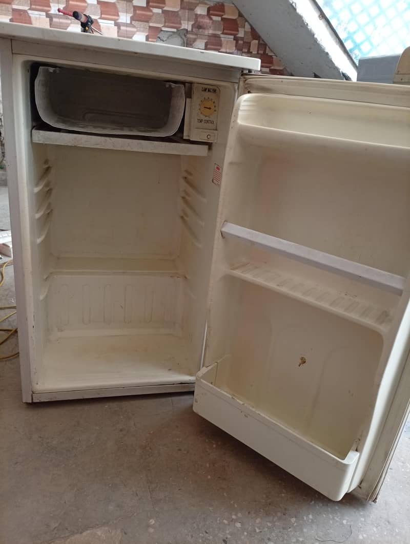 refrigerators for sale

                                                            alt=