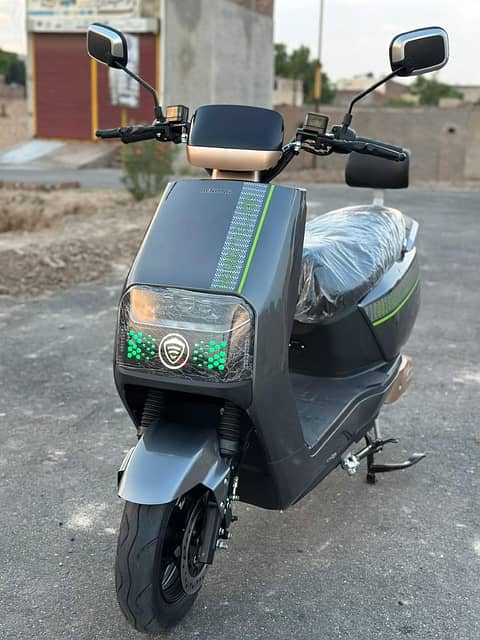 Crown Electric Firefly scooty

                                                            alt=