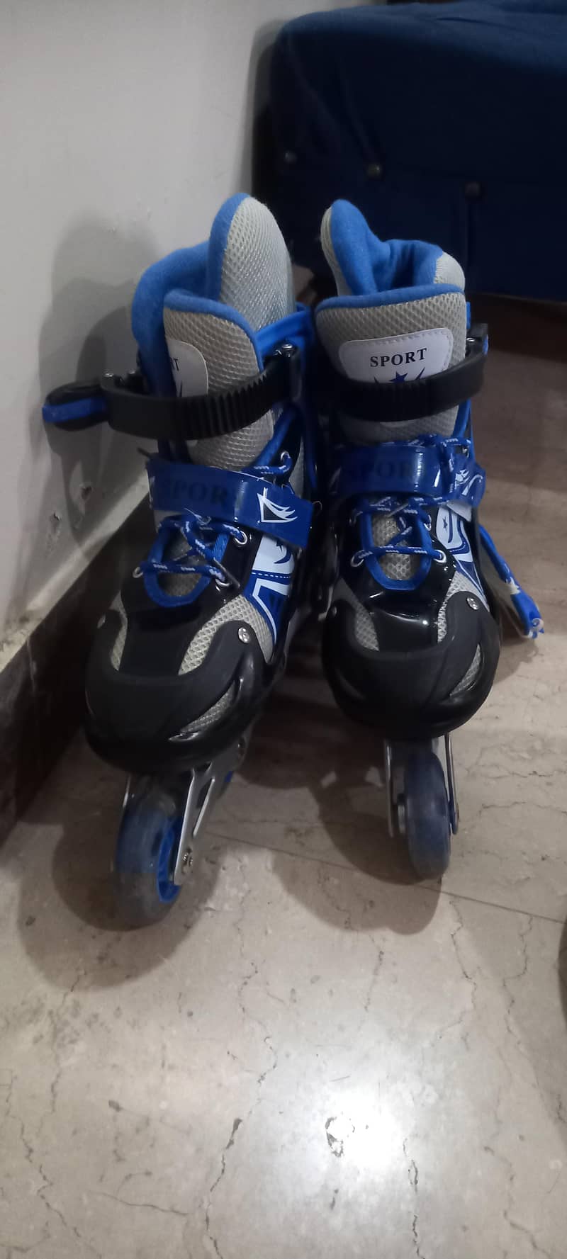 pair of brand new skates with all safety equipments

                                                            alt=