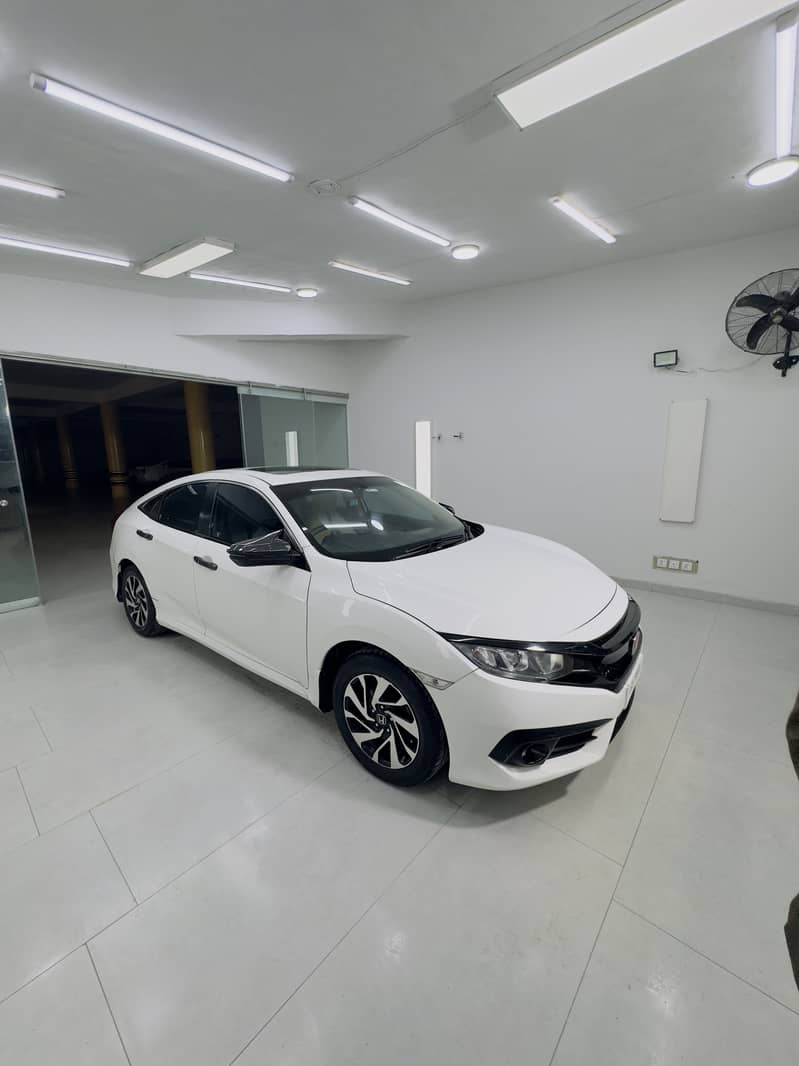 Honda Civic 2018 | UG Leather | White Colour | Red Meter

                                                            alt=