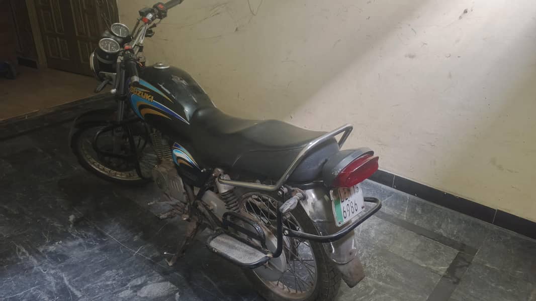 Suzuki GS 150

                                                            alt=