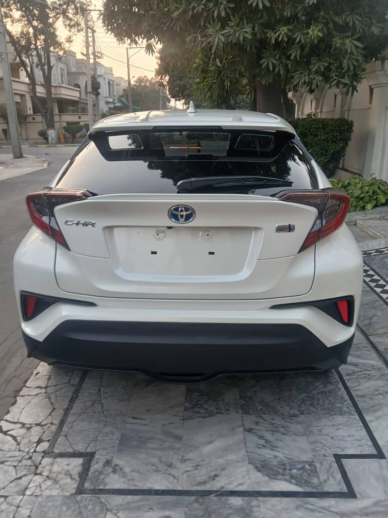 Toyota C-HR G-LED 2018

                                                            alt=