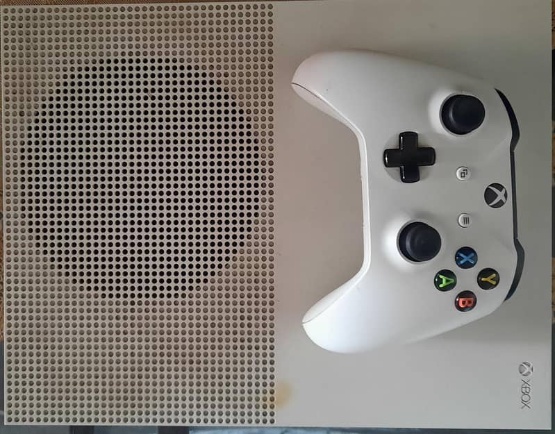 Xbox One S 512 GB Box Pack slightly Used Non Jail Break

                                                            alt=