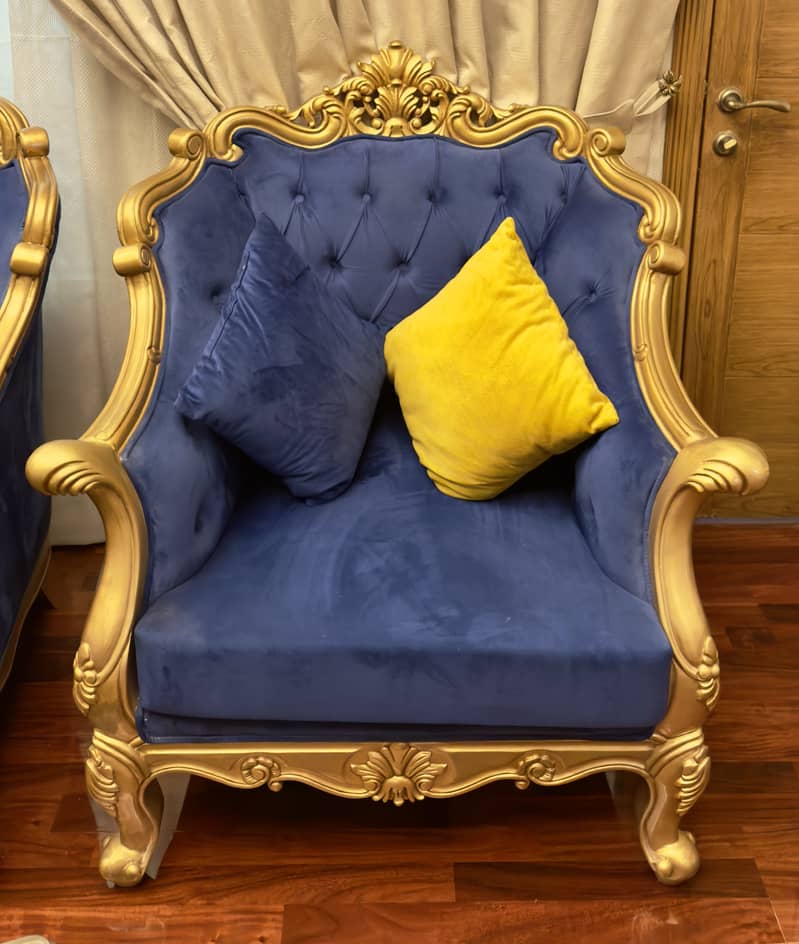 Sofa set//Luxury Sofa//3seater(3+1+1)//Sofa With table.

                                                            alt=