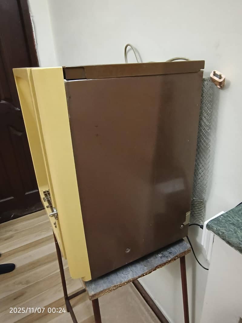 European Water Dispenser Imported Fisher Brand

                                                            alt=