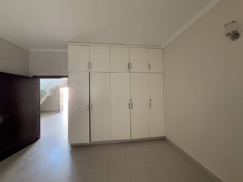 200 Sq Yd Villa at Murree Point in Precinct-11A, Bahria Town Karachi 3 Bedrooms, Drawing, Dining, Modern Kitchen & TV Lounge, with Park, Mosque, Gallery & Commercial nearby just 5 min drive from Main Gate.

                                                            alt=