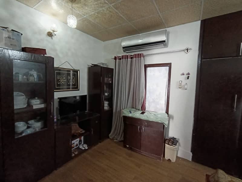 HOUSE GROUND PLUS 1 WEST OPEN NEXT TO THE MAIN ROAD FIRST STREET NORTH KARACHI SECTOR 8

                                                            alt=