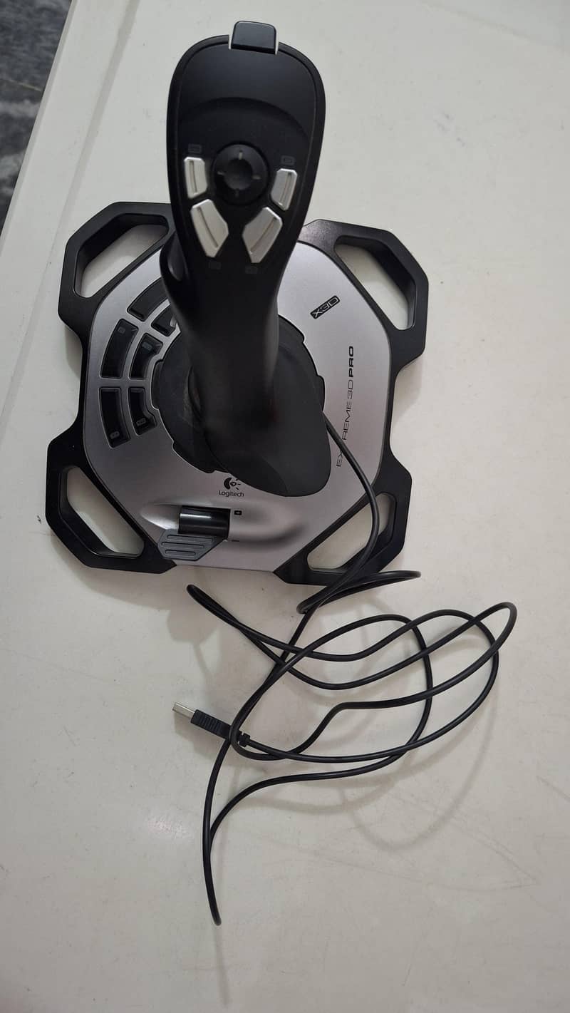 Logitech Extreme 3D Pro Joystick

                                                            alt=
