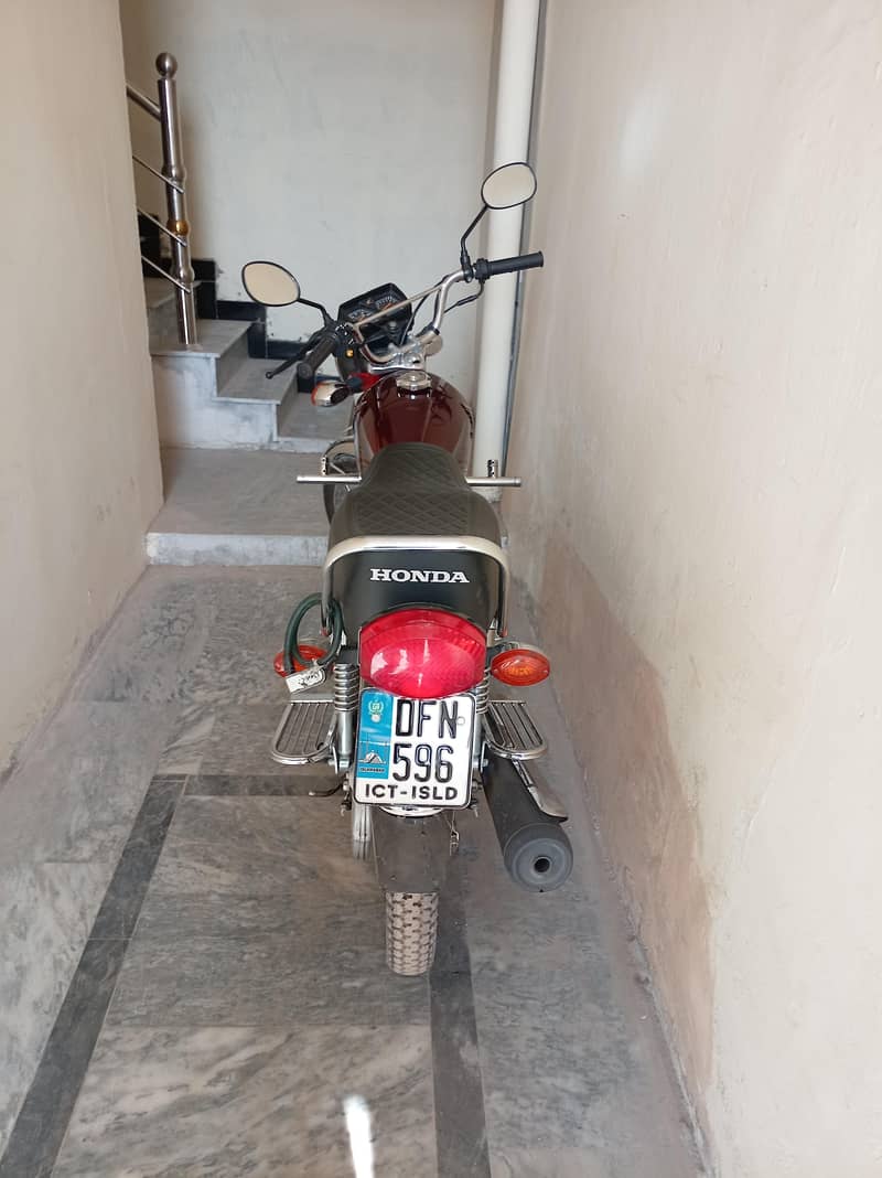 Honda 125

                                                            alt=